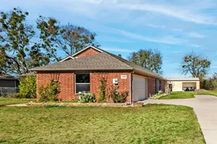 1209 Sherman St, Tioga, TX 76271 - Photo 9