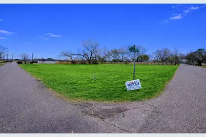 724 E Hughes Street, Collinsville, TX 76233 - Photo 3