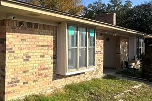 1327 Parkway Ct, Arlington, TX 76010 - Photo 3