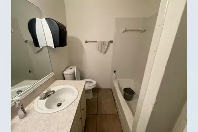 1327 Parkway Court, Arlington, TX 76010 - Photo 7