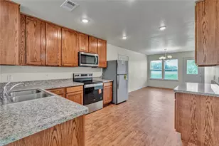 604 Crockett Dr, Cleburne, TX 76033 - Photo 9