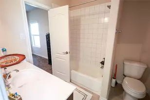 2711 Fleur De Lis Ln, Grand Prairie, TX 75054 - Photo 9