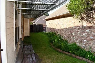 908 McCoy Dr, Irving, TX 75062 - Photo 37