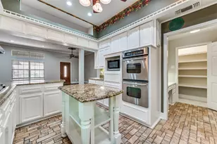 908 McCoy Dr, Irving, TX 75062 - Photo 1