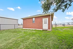 6935 H Lively Rd, Ponder, TX 76259 - Photo 29