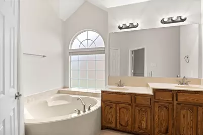 2907 Crystal Way, Grand Prairie, TX 75052 - Photo 23