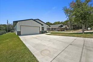 3612 Broken Bow Dr, Granbury, TX 76048 - Photo 11