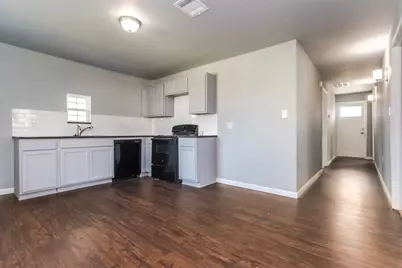 300 S 3rd Street, Bonham, TX 75418 - Photo 9