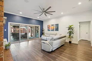 325 Cottonwood Ln, Hurst, TX 76054 - Photo 9