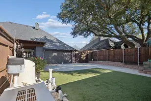 325 Cottonwood Ln, Hurst, TX 76054 - Photo 37