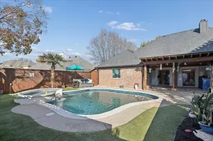 325 Cottonwood Ln, Hurst, TX 76054 - Photo 35