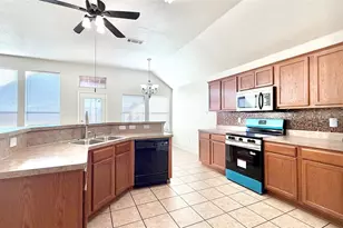 1648 Northview Dr, Grand Prairie, TX 75051 - Photo 9