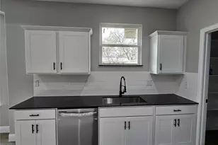 200 E 1st N St, Kaufman, TX 75142 - Photo 7