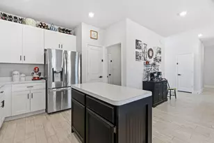 2316 Neches St, Granbury, TX 76048 - Photo 7