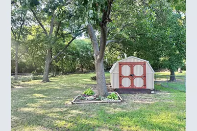 901 W Star Street, Gainesville, TX 76240 - Photo 17