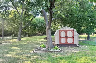 901 W Star St, Gainesville, TX 76240 - Photo 17