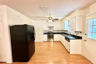 901 W Star St, Gainesville, TX 76240 - Photo 3