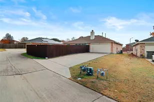 2925 Nautilus Dr, Lancaster, TX 75146 - Photo 3