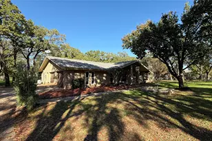 3309 Hollow Creek Rd, Arlington, TX 76001 - Photo 5