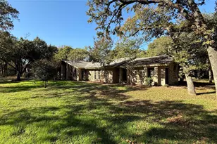 3309 Hollow Creek Rd, Arlington, TX 76001 - Photo 3