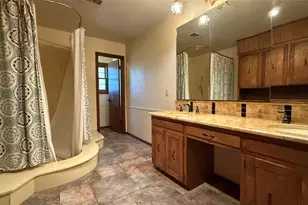 3309 Hollow Creek Rd, Arlington, TX 76001 - Photo 19