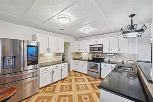 1701 Prairie Creek Ct, Garland, TX 75040 - Photo 9