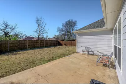 808 E 6th Street, Bonham, TX 75418 - Photo 25