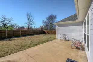 808 E 6th St, Bonham, TX 75418 - Photo 25