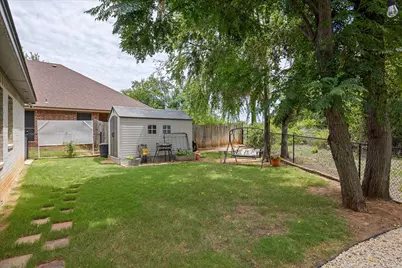 1401 Lauren Lane, Granbury, TX 76048 - Photo 33