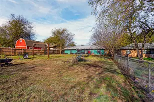 1429 W Torrey St, Granbury, TX 76048 - Photo 5