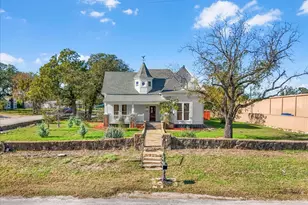 112 S Evans St, Boyd, TX 76023 - Photo 27