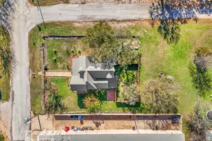 112 S Evans St, Boyd, TX 76023 - Photo 33
