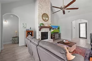 1019 Anna Cir, Granbury, TX 76048 - Photo 7