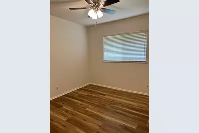 814 W Bridge Street, Granbury, TX 76048 - Photo 7