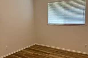 814 W Bridge St, Granbury, TX 76048 - Photo 7