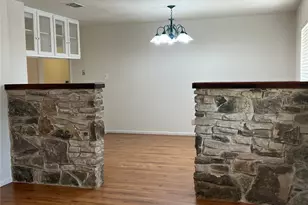 814 W Bridge St, Granbury, TX 76048 - Photo 3