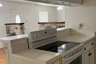 814 W Bridge St, Granbury, TX 76048 - Photo 5