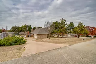 1918 Woodland Hills Ln, Weatherford, TX 76087 - Photo 23