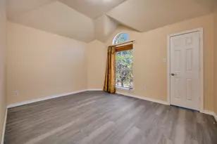 2727 Gillespie Ct, Grand Prairie, TX 75052 - Photo 33