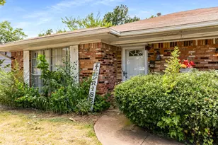 3024 Conflans Rd, Irving, TX 75061 - Photo 5