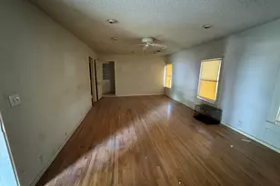 413 S Avenue G, Clifton, TX 76634 - Photo 3