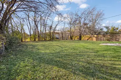 110 E Cunningham Street, Bonham, TX 75418 - Photo 21