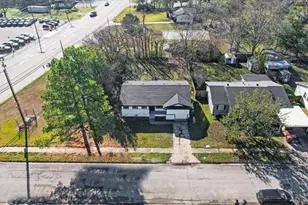 110 E Cunningham St, Bonham, TX 75418 - Photo 25