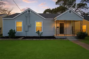 227 S Hampton Rd, Dallas, TX 75208 - Photo 1