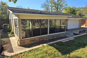 2822 Oak Forest Dr, Grapevine, TX 76051 - Photo 3