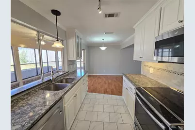 2822 Oak Forest Drive, Grapevine, TX 76051 - Photo 9