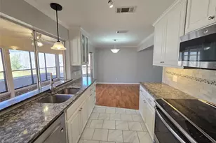 2822 Oak Forest Dr, Grapevine, TX 76051 - Photo 9