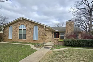 2822 Oak Forest Dr, Grapevine, TX 76051 - Photo 1