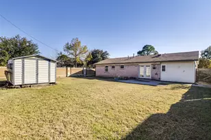 1105 Fairdale St, Irving, TX 75062 - Photo 25