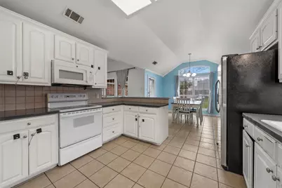 2916 Comanche Trail, Waco, TX 76712 - Photo 11